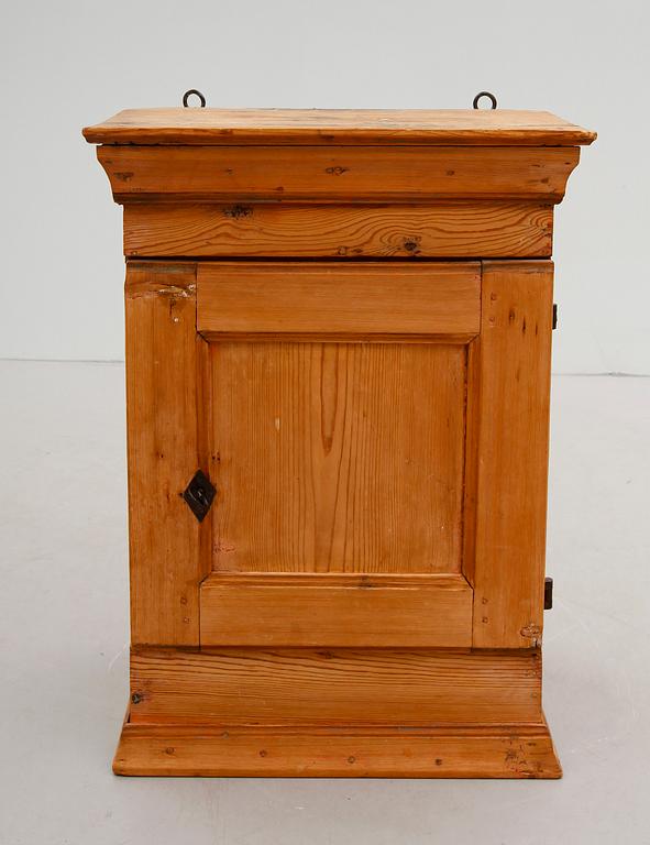 HÄNGSKÅP, 1800-tal.