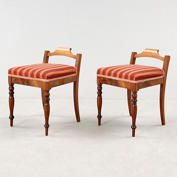 TABURETTER, ett par, Karl Johan, 1800-talets första hälft.
