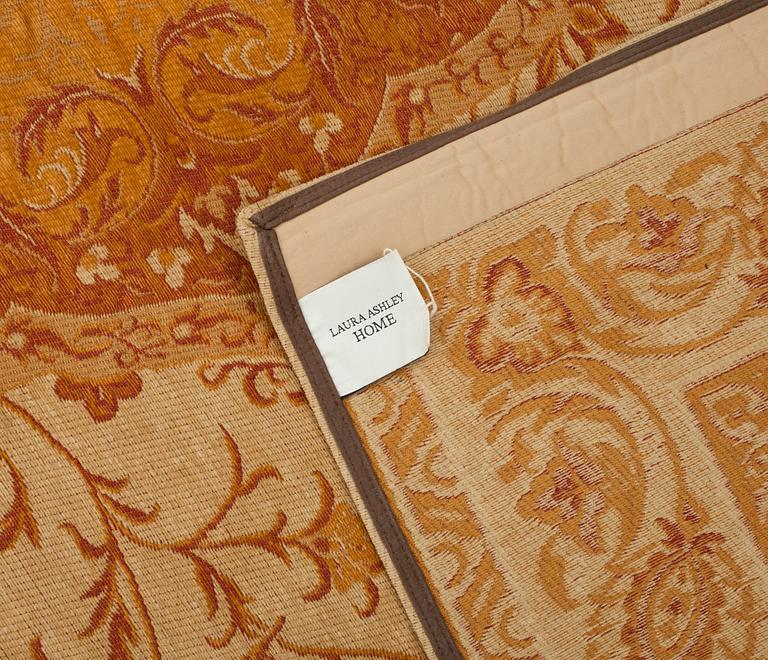 MATTA, Laura Ashley. Modern tillverkning. Ca 272 x 190 cm.