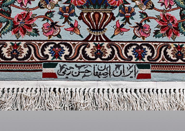 Matta Isfahan, part silk, ca 206 x 142 cm Signerad: hussien Rahimi.