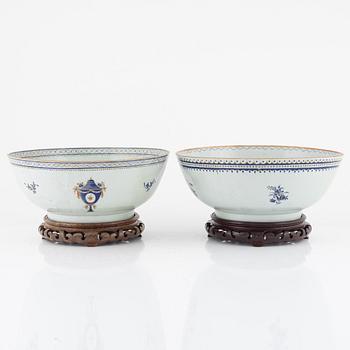 A pair of porcelain punsch bowls, China, Jiaqing (1796-1820).