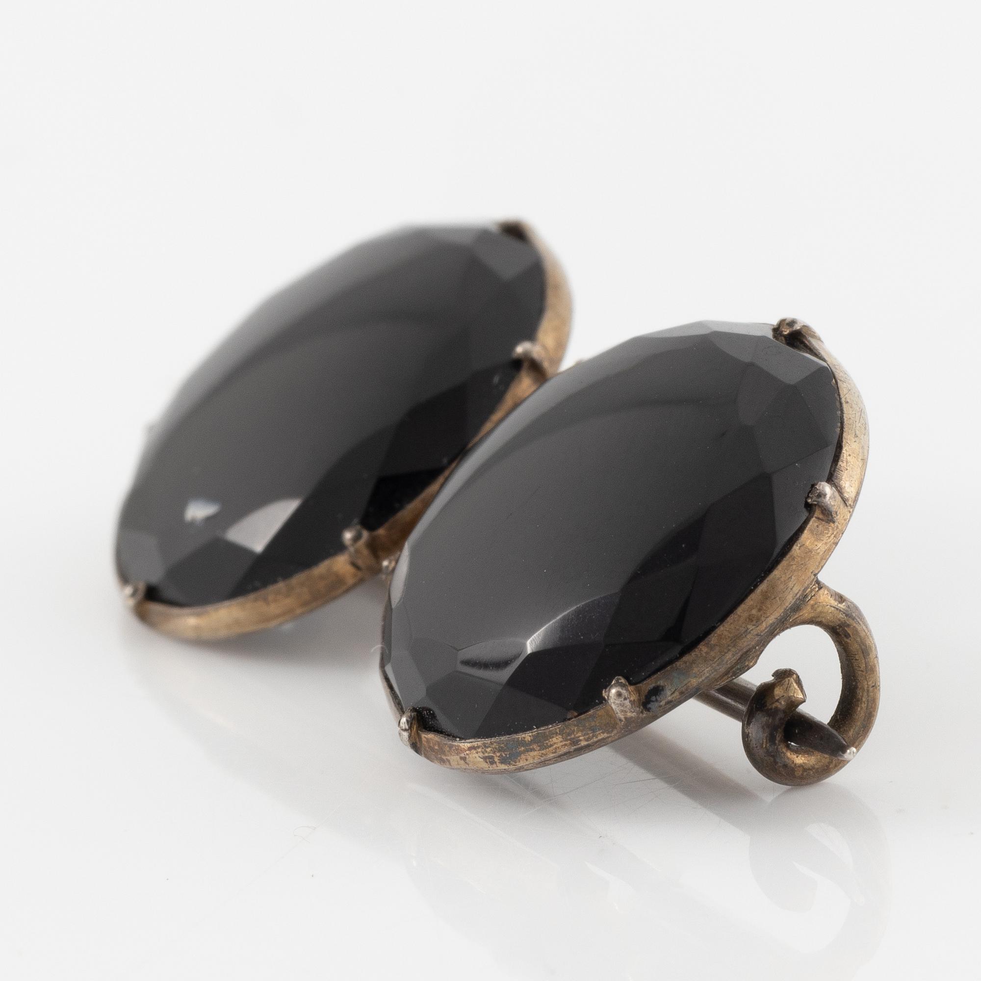 Brooch silver with onyx.