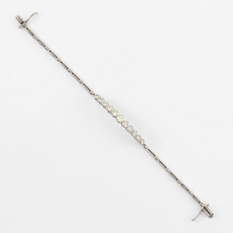 Bracelet, 18K white gold with brilliant-cut diamonds.