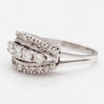 An 18K white gold ring with diamonds ca. 1.00 ct in total according to certificate.