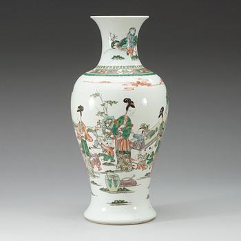 A famille verte vase, Qing dynasty, 19th Century.