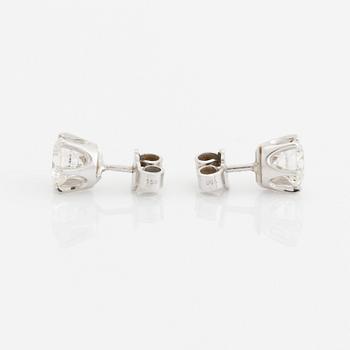 A pair of 18K white gold earrings set with round brilliant-cut diamonds with a total weight of ca 2.00 cts.