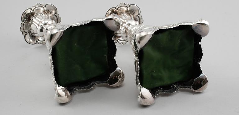 LJUSSTAKAR, ett par, silver, rokokostil, GAB, Stockholm, 1952.