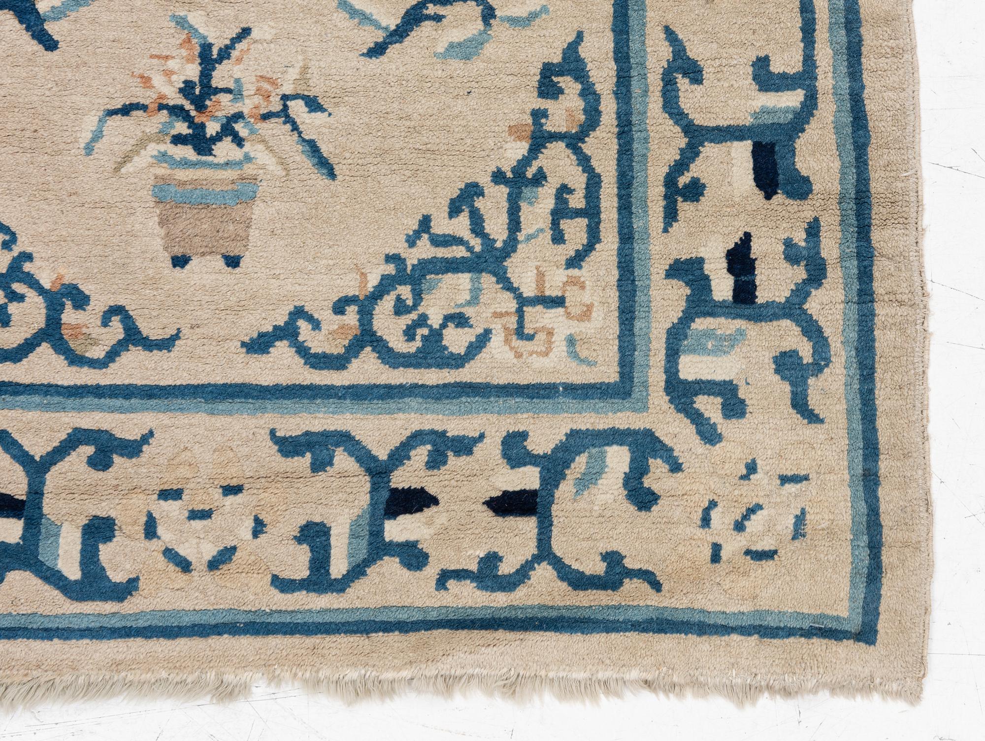 Carpet, China, approx. 175 x 95 cm.