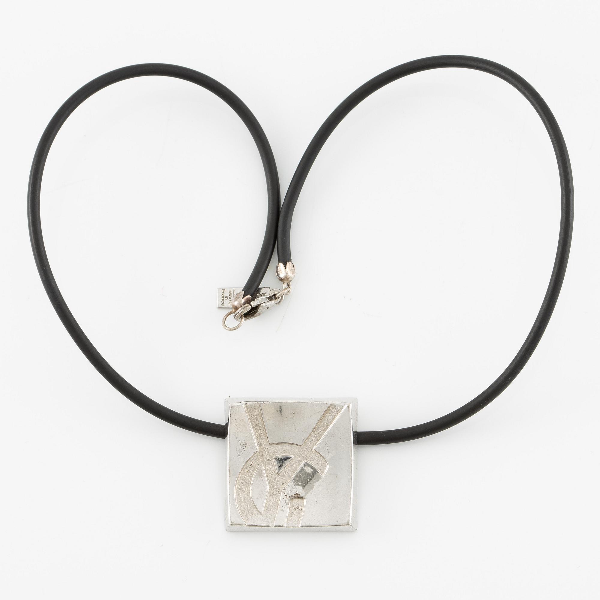 Yves Saint Laurent, armring och hänge, silver.