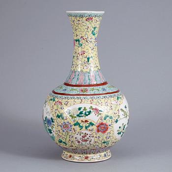 VAS, porslin, Kina 1900-talets andra hälft.