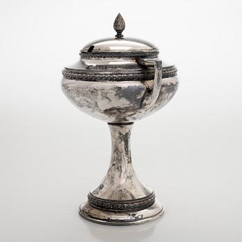Sockerskål på fot, silver, Finlands Guldsmeds ab, Åbo 1916.