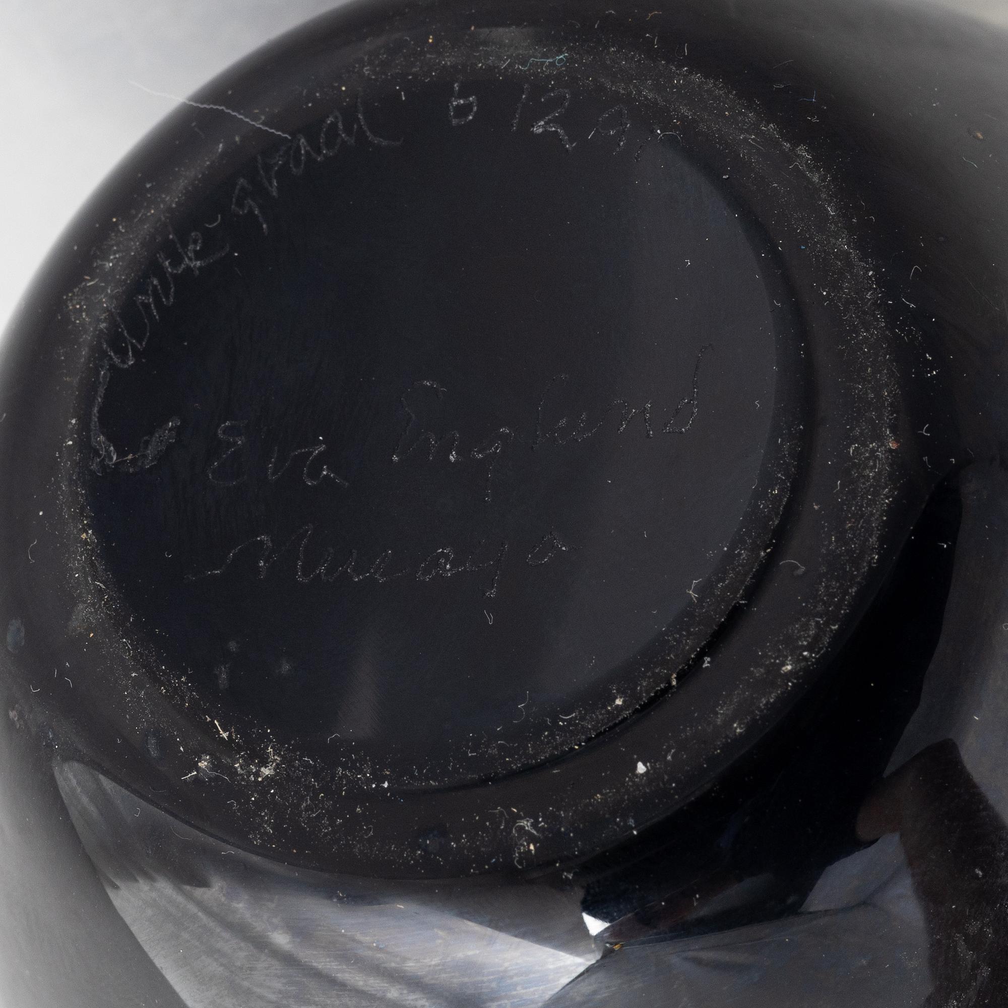 Eva Englund, a graal glass vase, Muraya 1991.