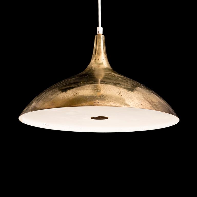 PAAVO TYNELL, A PENDANT LAMP. Manufactured by Idman, 1950s.