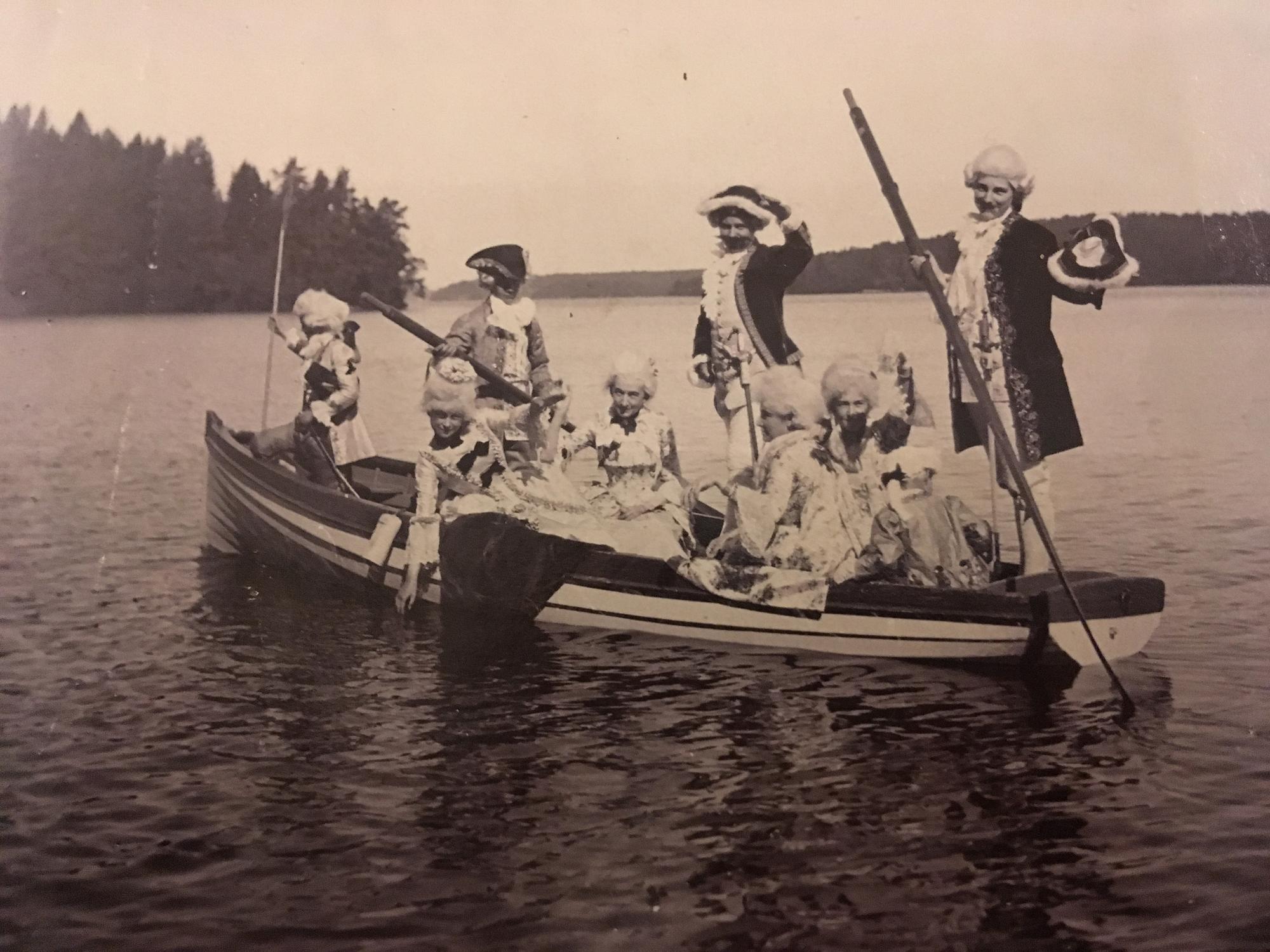 KLÄNNING, siden. 1900-tal.