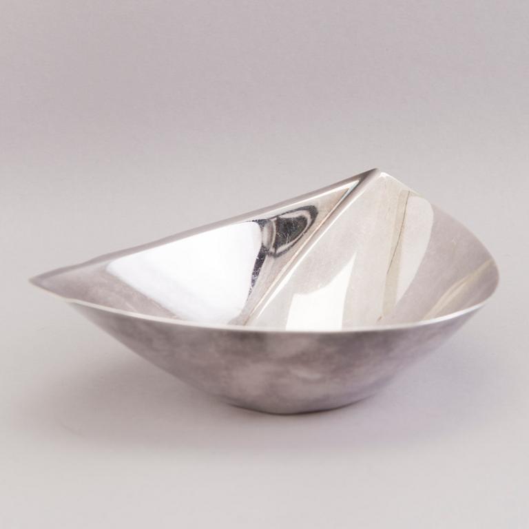 TAPIO WIRKKALA, A Silver dish, signed TW, marks of Kultakeskus, Hämeenlinna 1960.
