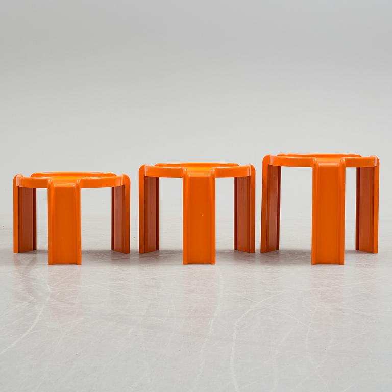 SATSBORD, 3 delar, Troligen Giotto Stoppino, för Kartell. 1960/1970-tal.