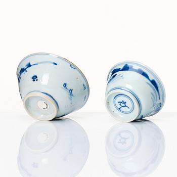 Two blue and white cups, Qing dynasty, 18th Century.