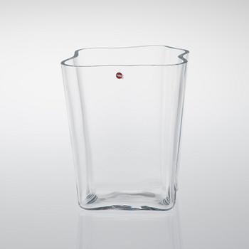 ALVAR AALTO, GLASSKULPTUR, 4 delar, "Aalto-blomman", signerad Alvar Aalto, Iittala 2002.