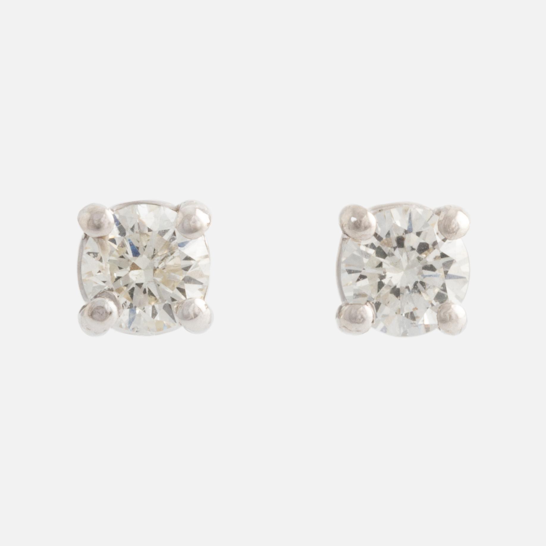 Earrings with brilliant-cut diamonds.