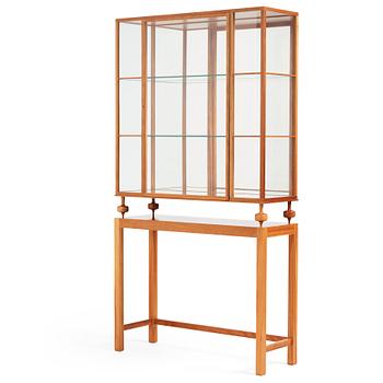 194. Josef Frank, a mahogany showcase cabinet model "2077", Firma Svenskt Tenn, Sweden.
