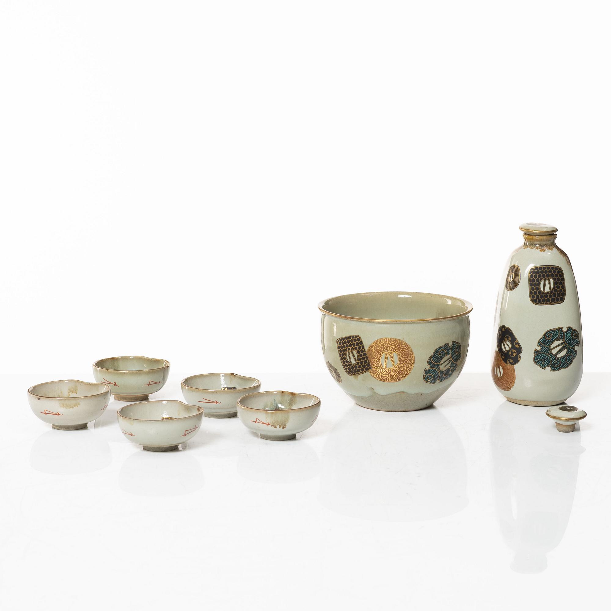 Sake-servis, sju delar, stengods, Japan, 1900-tal.