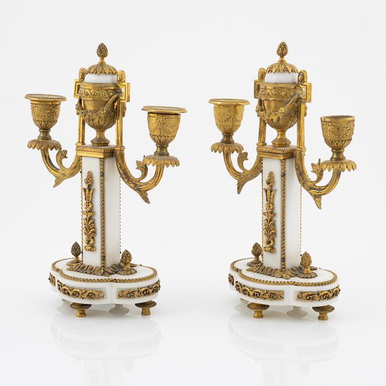 Kandelabrar, ett par, Louis XVI-stil 1900-talets mitt.
