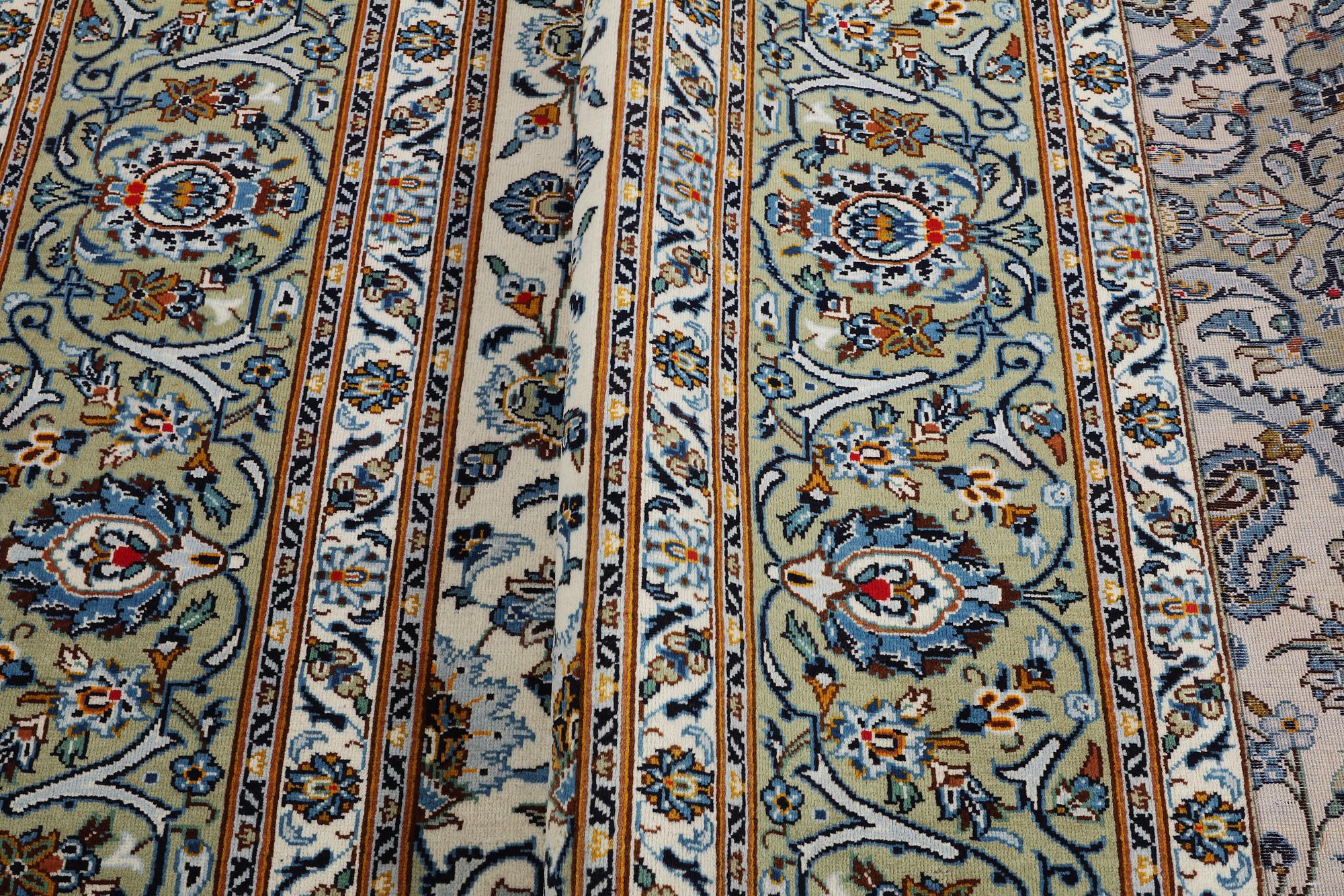 Matta, Keshan, ca. 397 x 300 cm.