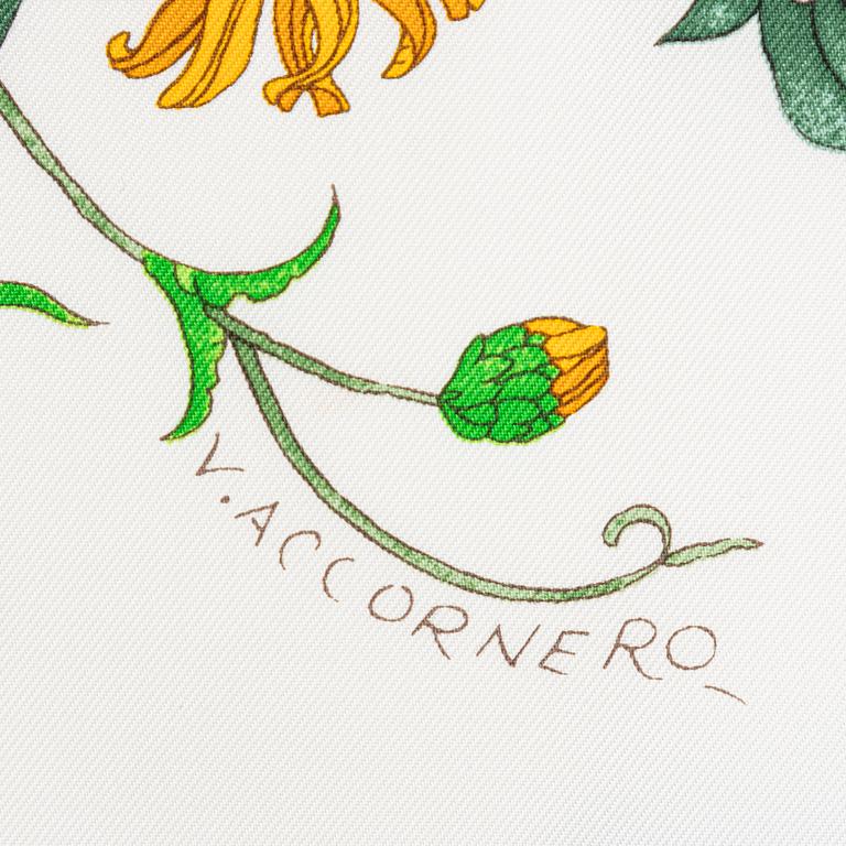 Gucci, a 'Flora' twill silk scarf.