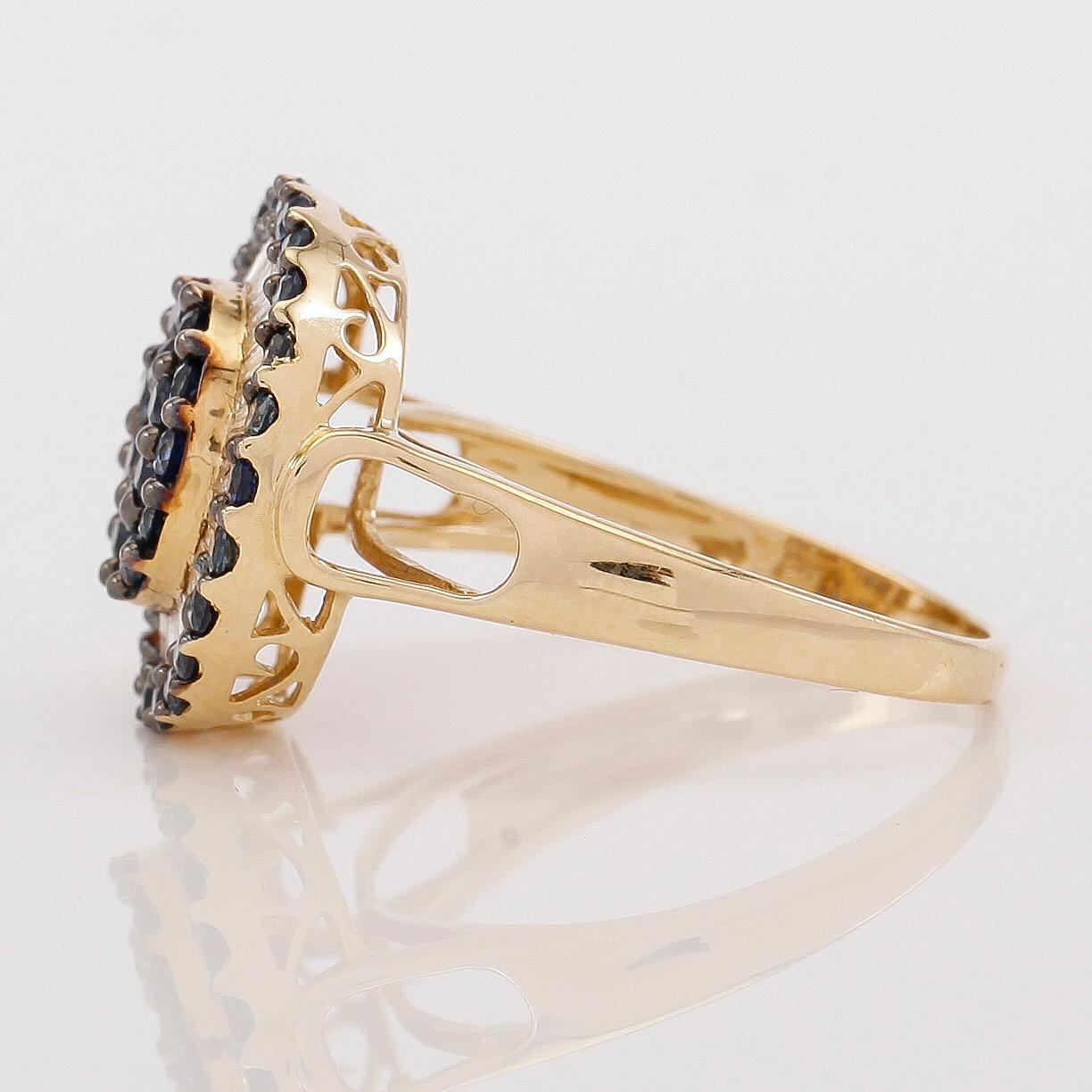 RING, 18K guld, diamanter tot ca 0.31 ct. och safirer tot ca 1.26 ct.