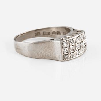 RING, 18K guld med åttkantsliapde diamanter 0.25 ct, Sveboms, Vetlanda, 1974. Vikt 5,5 gram.
