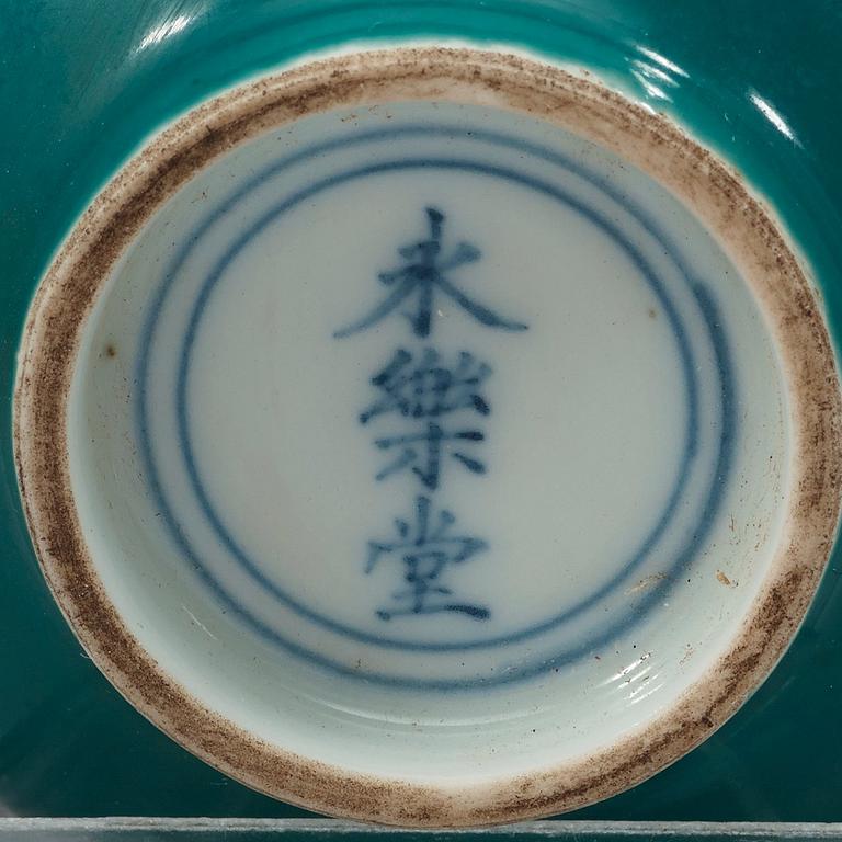 A cup with turquoise glaze, Qing dynasty (1644-1912) mark of Yongle.