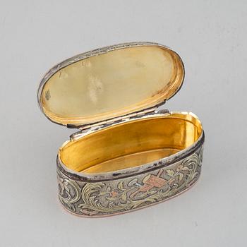 Snusdosa, silver och tvåfärgat guld, otydlig mästarstämpel, Paris 1761.