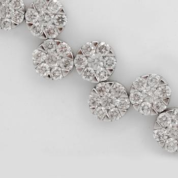 A brilliant-cut diamond collier, totally circa 19.31ct.