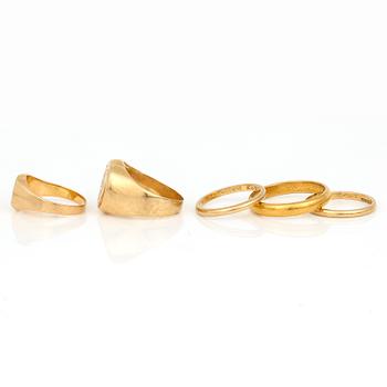 RINGAR, 5 st, 18K guld, mestadels Stockholm, Sverige, andra hälft 1900-tals. Total vikt ca 19,40 g.