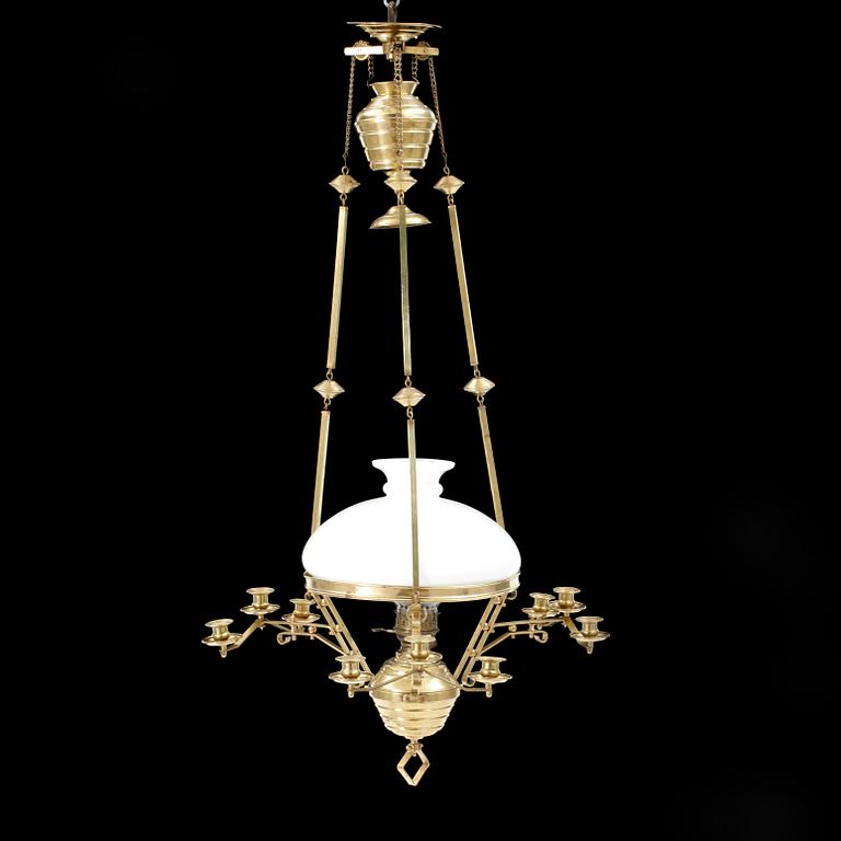 TAKLAMPA, fotogen, mässing, 1900-talets början. Höjd ca 105cm.