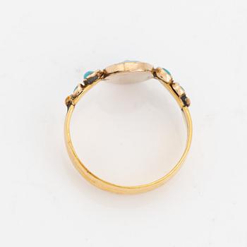 Ring, guld med turkoser och pärla.