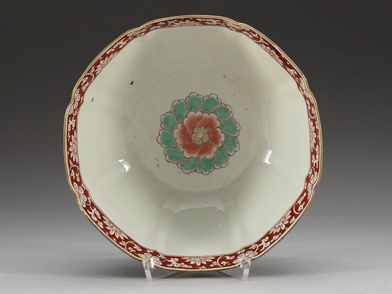 A famille verte and powder blue bowl, Qing dynasty, Kangxi (1662-1722).