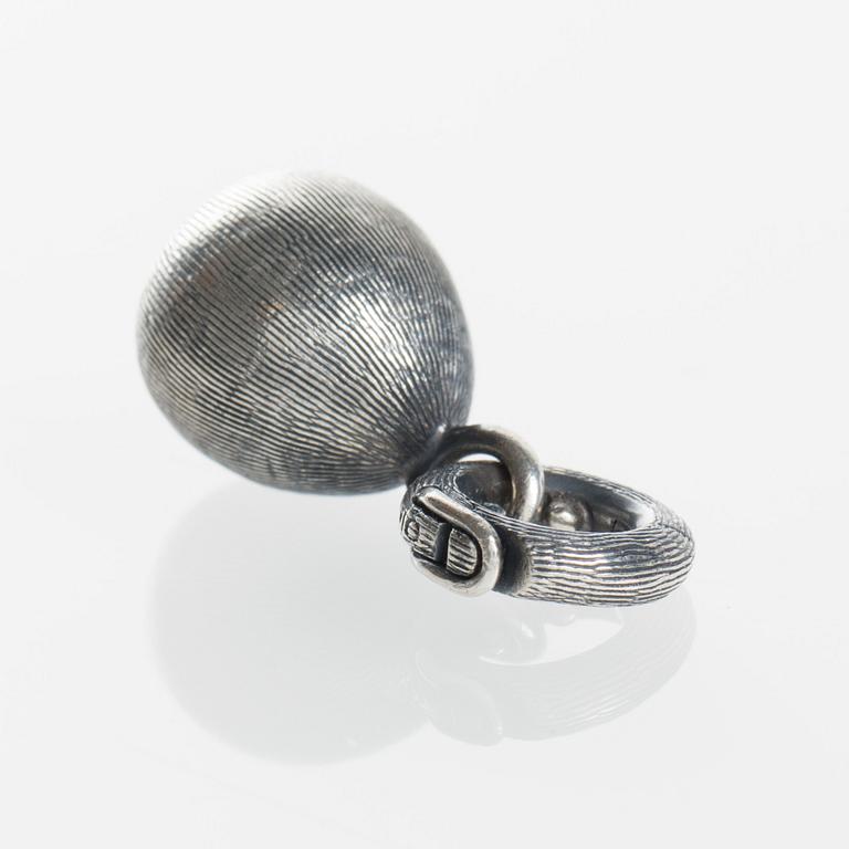 BERLOCK, "Sweet Drops", Ole Lynggaard, oxiderat sterlingsilver.
