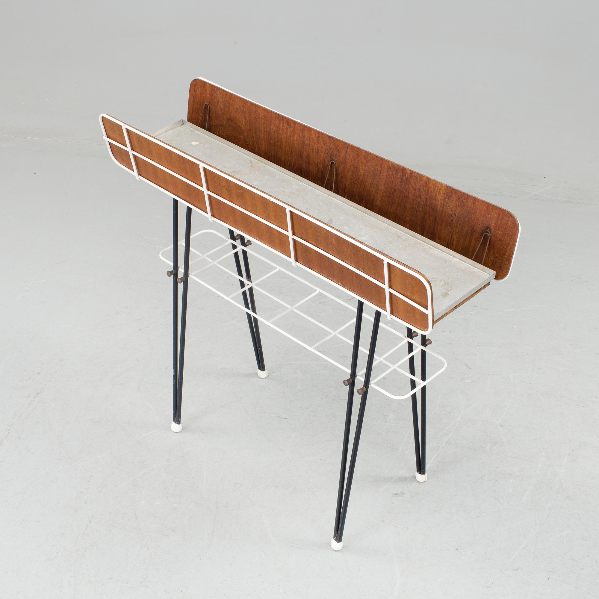 A mid 20th century jardiniere..