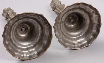 LJUSSTAKAR, ett par, förtennad mässing, barock, 1700-tal.