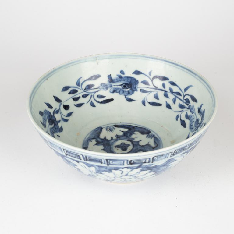 A blue and white South East Asian bowl, 16th/17th Century.