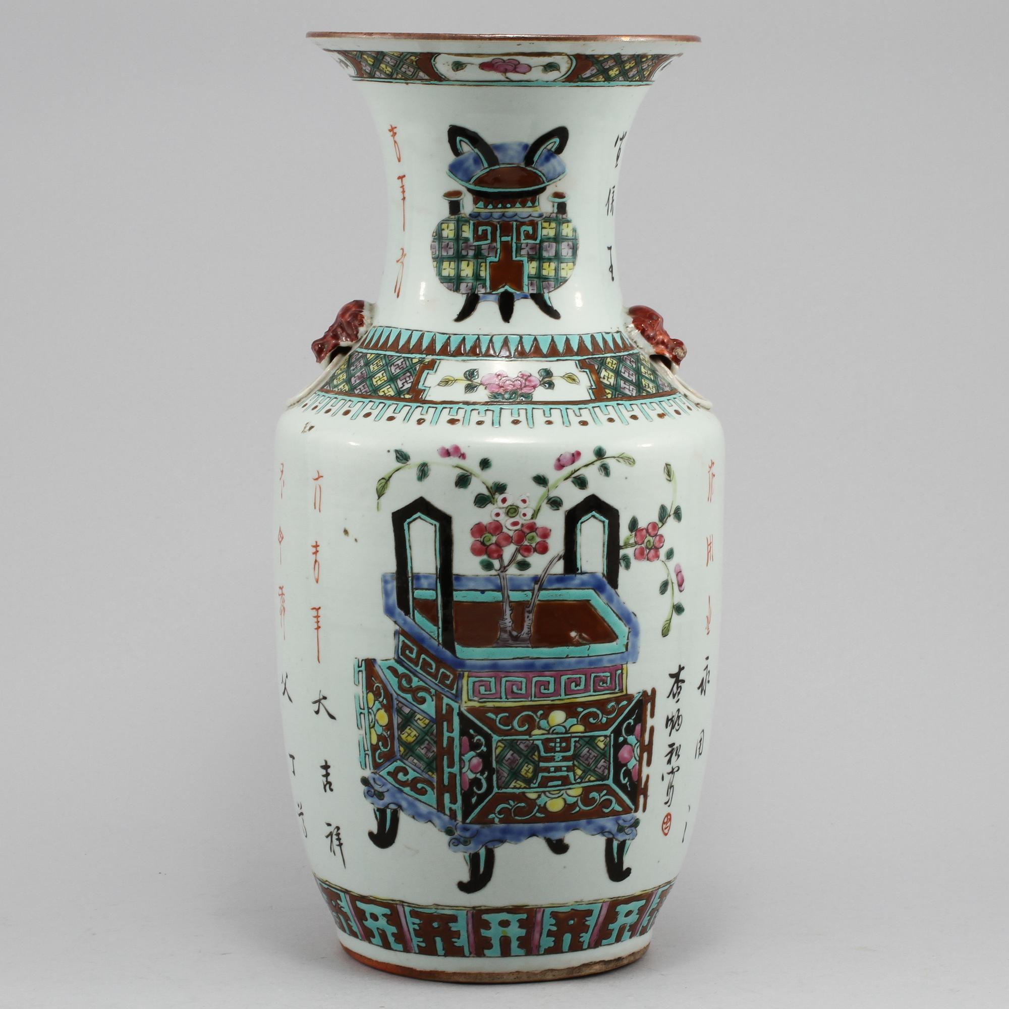 VAS, porslin, Kina, 1900-tal.