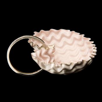 INNI PÄRNÄNEN, RING, "Shelter", etsat vitt silver, målfärg, 2010.
