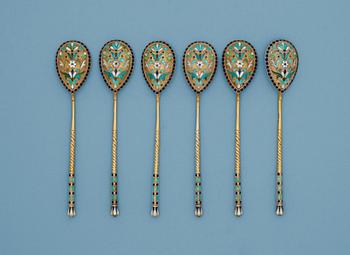 929. A set of six Russian 19th century silver-gilt and enamle tea-spoons, unidentified makers mark, St. Petersburg.