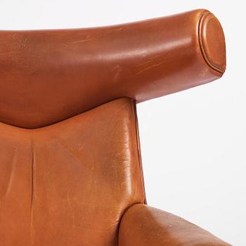 Hans J. Wegner, fåtölj med fotpall, "Ox Chair", sannolikt tillverkad av AP-stolen, Danmark, 1960-tal.