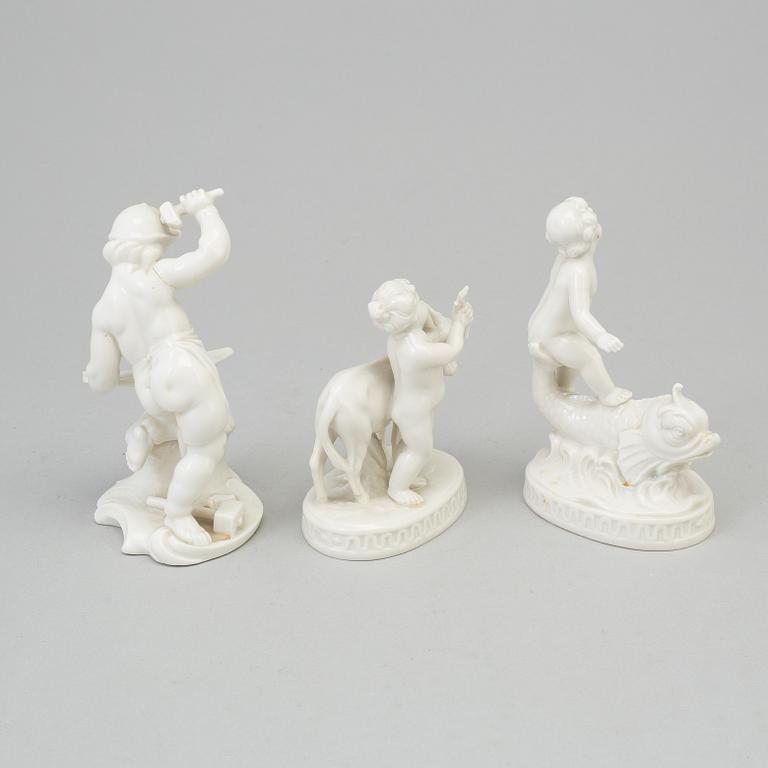 A set of three porcelain figurines, among others Rudolstadt, around 1900.