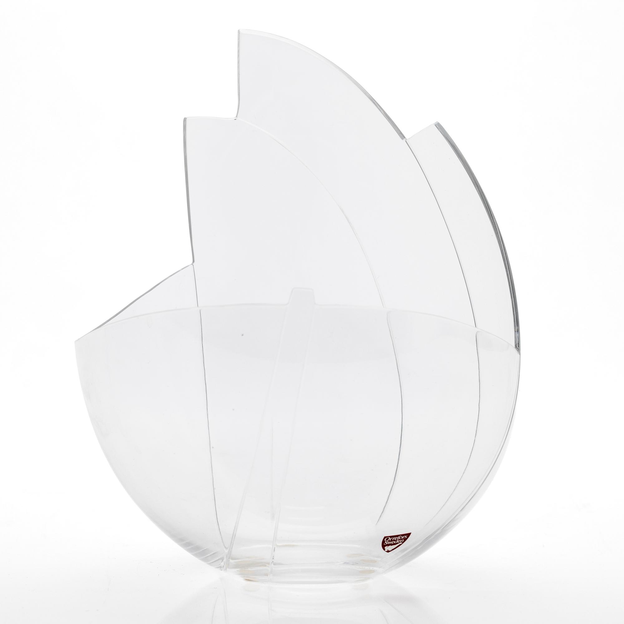 Gunnar Cyrén, Bowl, boat-shaped, Orrefors, 1983.