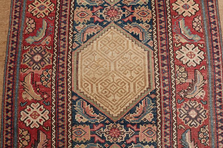MATTO, an antique/semi-antique Hamadan, one of a pair, ca 517,5 x 112,5 cm (as well as 2 cm flat weave at each end).
