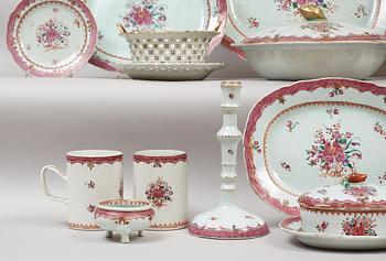 SERVIS, 56 delar, kompaniporslin. Qing dynastin, Qianlong (1736-95).