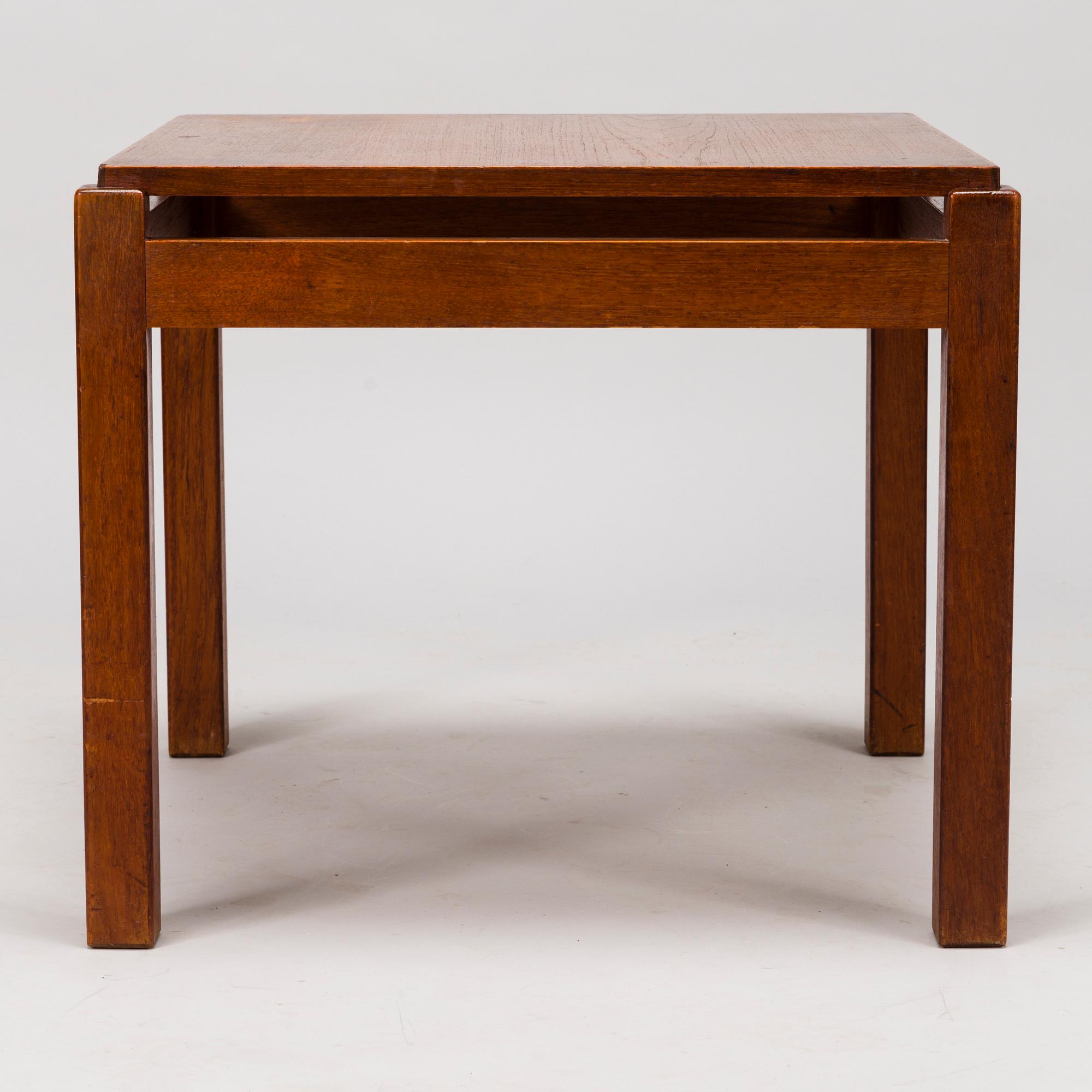 CARL GUSTAF HIORT AF ORNÄS, pöytä, "Lamppu pöytä",  Puunveisto Oy - Träsnideri Ab 1900-luvun puoliväli.